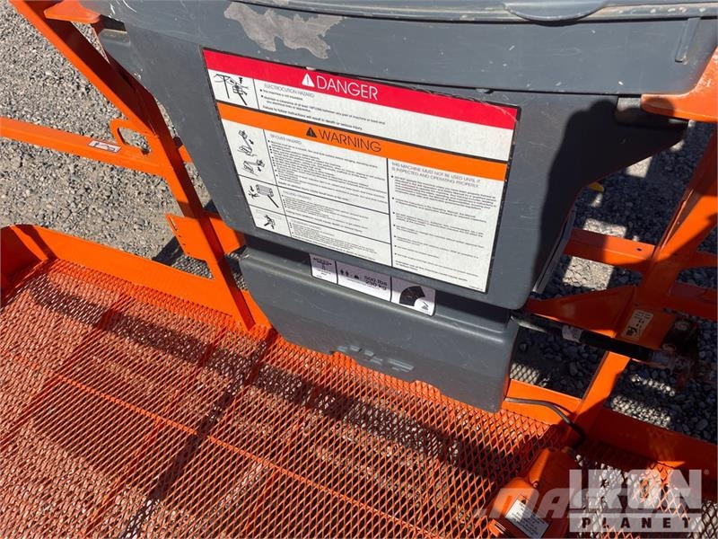 JLG 660SJ 4WD Diesel Telescopic Boom Lift - Factory Re Telescopic boom lifts