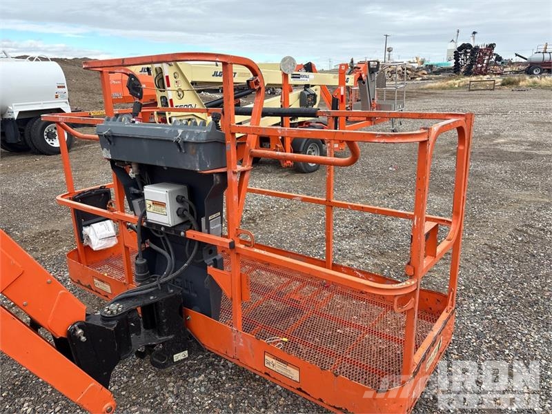 JLG 660SJ 4WD Diesel Telescopic Boom Lift - Factory Re Plataformas con brazo de elevación telescópico
