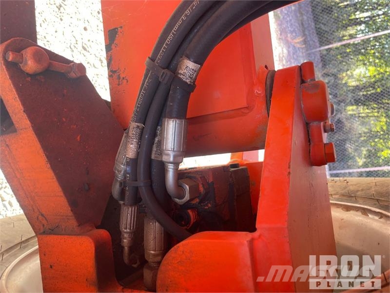 JLG 660SJ 4WD Diesel Telescopic Boom Lift - Factory Re Telescopic boom lifts