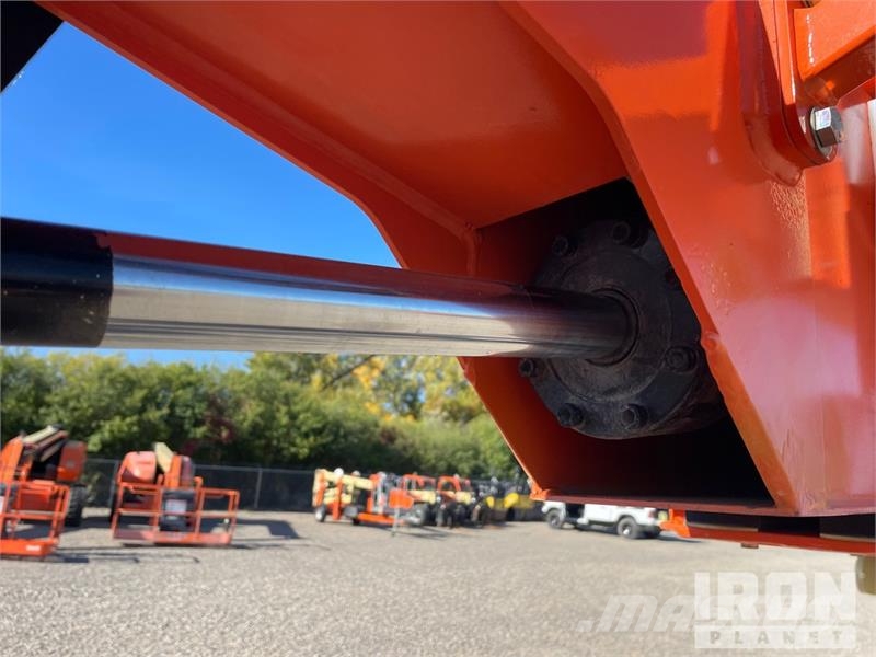 JLG 660SJ 4WD Diesel Telescopic Boom Lift - Factory Re Telescopic boom lifts