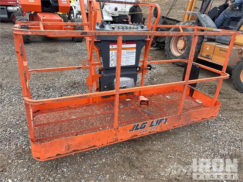 JLG 660SJ 4WD Diesel Telescopic Boom Lift - Factory Re Plataformas con brazo de elevación telescópico