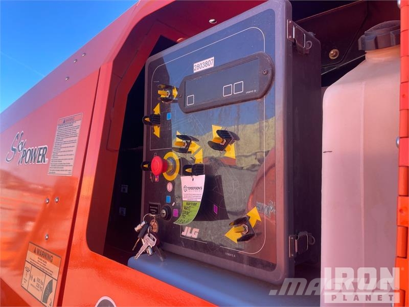 JLG 660SJ 4WD Diesel Telescopic Boom Lift - Factory Re Telescopic boom lifts