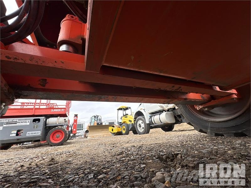 JLG 660SJ 4WD Diesel Telescopic Boom Lift - Factory Re Plataformas con brazo de elevación telescópico