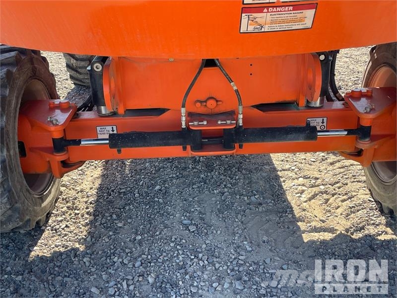 JLG 660SJ 4WD Diesel Telescopic Boom Lift - Factory Re Telescopic boom lifts