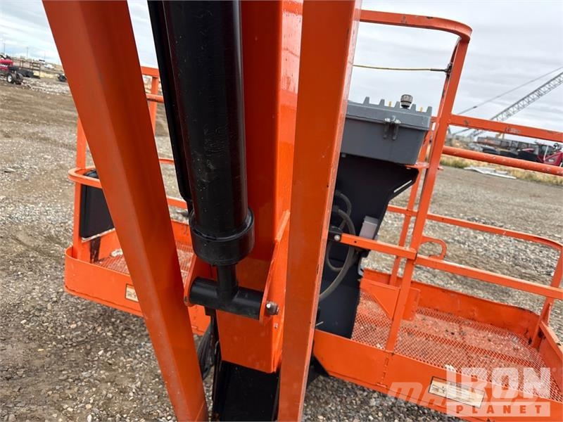 JLG 660SJ 4WD Diesel Telescopic Boom Lift - Factory Re Plataformas con brazo de elevación telescópico