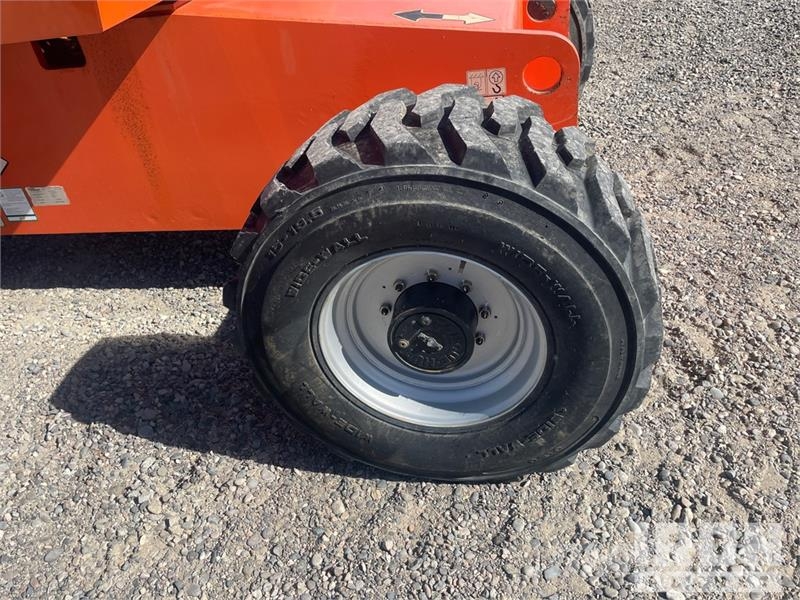 JLG 660SJ 4WD Diesel Telescopic Boom Lift - Factory Re Telescopic boom lifts