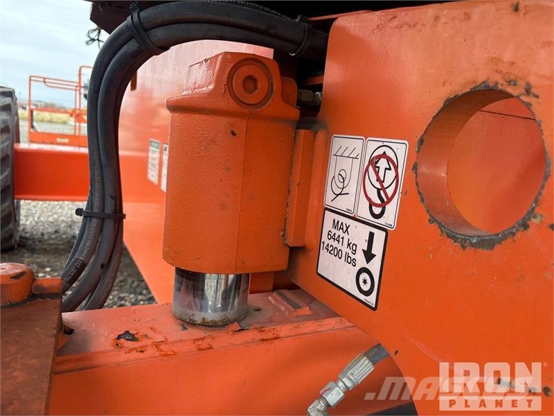 JLG 660SJ 4WD Diesel Telescopic Boom Lift - Factory Re Plataformas con brazo de elevación telescópico