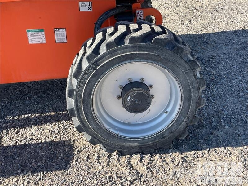JLG 660SJ 4WD Diesel Telescopic Boom Lift - Factory Re Telescopic boom lifts