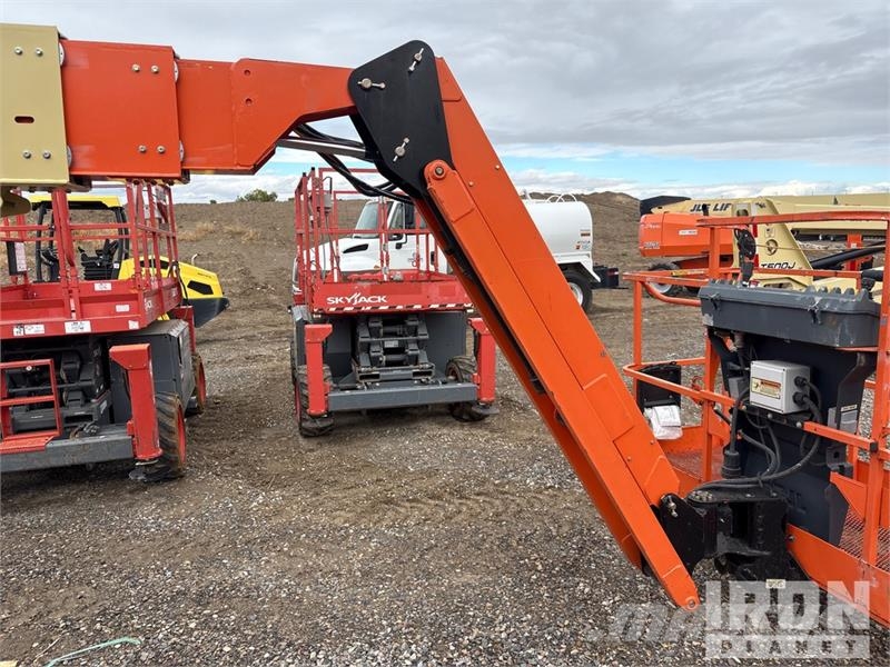JLG 660SJ 4WD Diesel Telescopic Boom Lift - Factory Re Plataformas con brazo de elevación telescópico