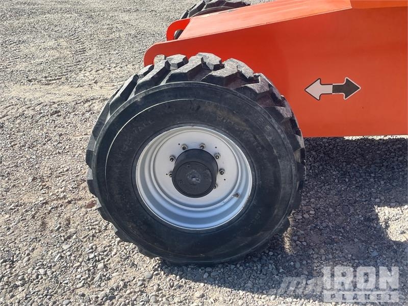 JLG 660SJ 4WD Diesel Telescopic Boom Lift - Factory Re Telescopic boom lifts