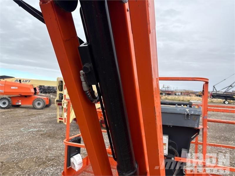 JLG 660SJ 4WD Diesel Telescopic Boom Lift - Factory Re Plataformas con brazo de elevación telescópico