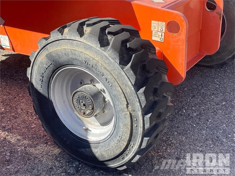 JLG 660SJ 4WD Diesel Telescopic Boom Lift - Factory Re Telescopic boom lifts