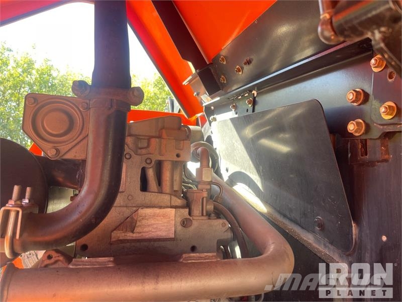 JLG 660SJ 4WD Diesel Telescopic Boom Lift - Factory Re Telescopic boom lifts