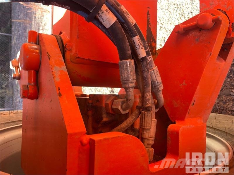 JLG 660SJ 4WD Diesel Telescopic Boom Lift - Factory Re Telescopic boom lifts