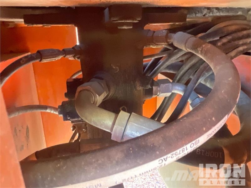 JLG 660SJ 4WD Diesel Telescopic Boom Lift - Factory Re Telescopic boom lifts