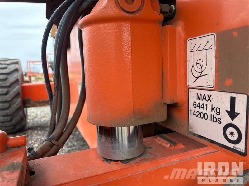 JLG 660SJ 4WD Diesel Telescopic Boom Lift - Factory Re Plataformas con brazo de elevación telescópico
