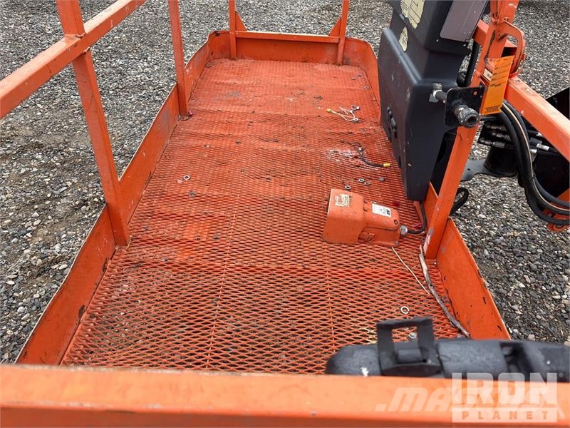 JLG 660SJ 4WD Diesel Telescopic Boom Lift - Factory Re Plataformas con brazo de elevación telescópico