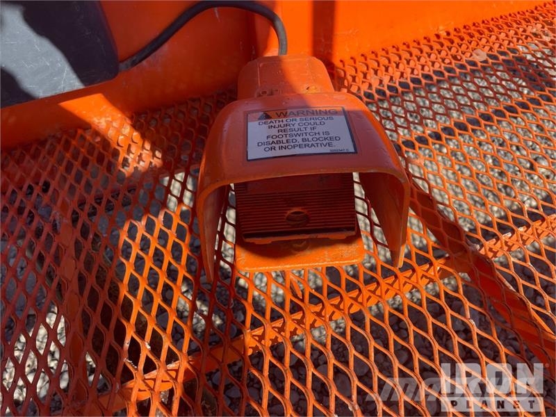 JLG 660SJ 4WD Diesel Telescopic Boom Lift - Factory Re Telescopic boom lifts