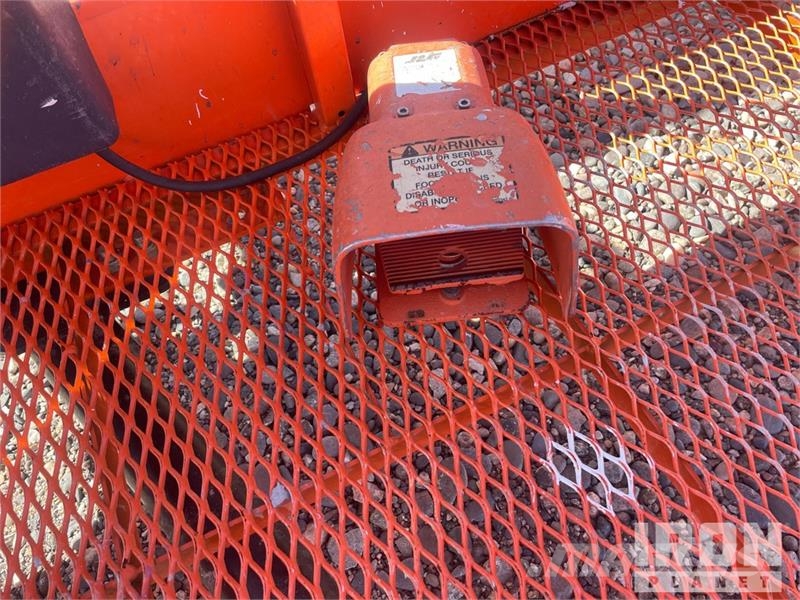 JLG 660SJ 4WD Diesel Telescopic Boom Lift - Factory Re Telescopic boom lifts