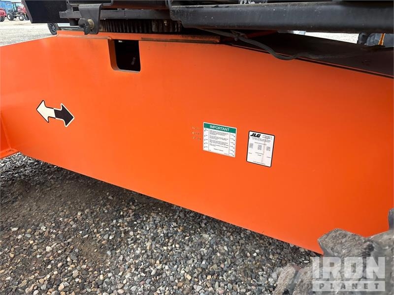 JLG 660SJ 4WD Diesel Telescopic Boom Lift - Factory Re Plataformas con brazo de elevación telescópico