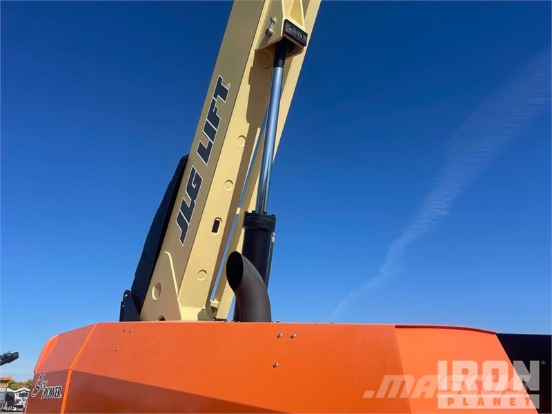 JLG 660SJ 4WD Diesel Telescopic Boom Lift - Factory Re Telescopic boom lifts