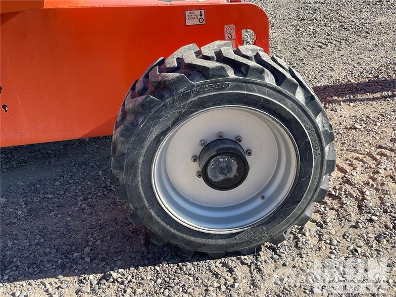 JLG 660SJ 4WD Diesel Telescopic Boom Lift - Factory Re Telescopic boom lifts