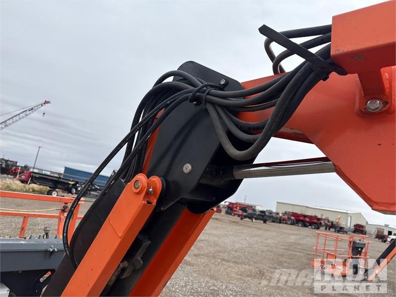JLG 660SJ 4WD Diesel Telescopic Boom Lift - Factory Re Plataformas con brazo de elevación telescópico