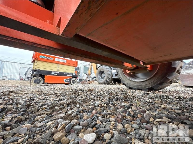 JLG 660SJ 4WD Diesel Telescopic Boom Lift - Factory Re Plataformas con brazo de elevación telescópico