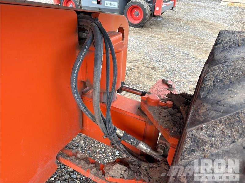 JLG 660SJ 4WD Diesel Telescopic Boom Lift - Factory Re Plataformas con brazo de elevación telescópico