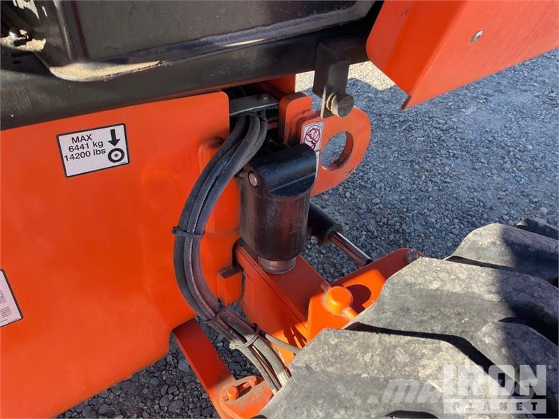 JLG 660SJ 4WD Diesel Telescopic Boom Lift - Factory Re Telescopic boom lifts
