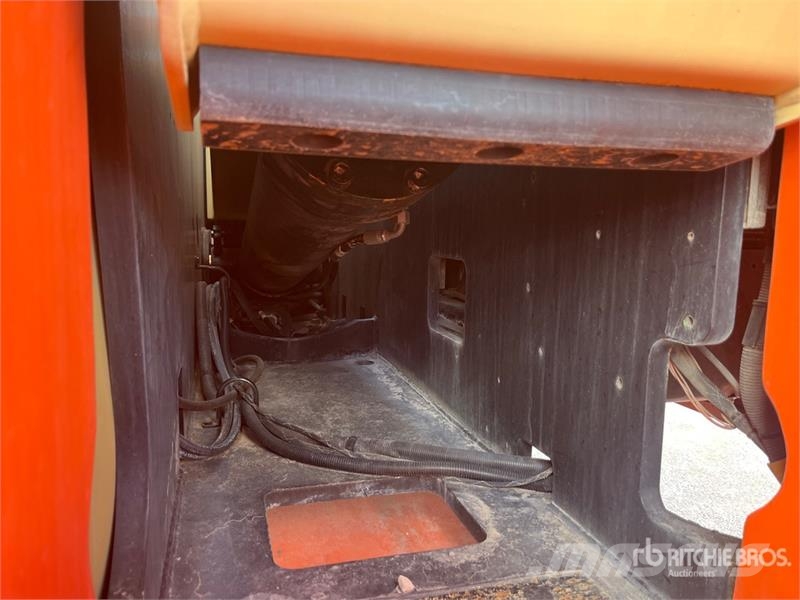 JLG 800 AJ 4WD Diesel Articulating Boom Lift رافعات سلة مفصلية