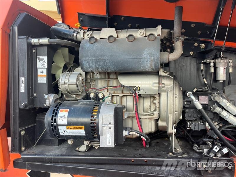 JLG 800 AJ 4WD Diesel Articulating Boom Lift رافعات سلة مفصلية