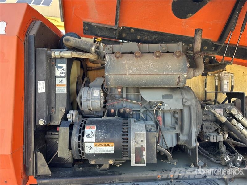 JLG 800 AJ Diesel Articulating Boom Lift Zglobne podizne platforme