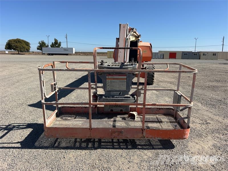 JLG 800 AJ Diesel Articulating Boom Lift Zglobne podizne platforme