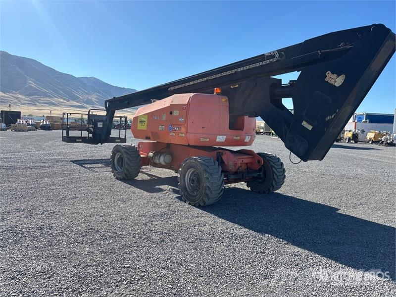 JLG 800A 4WD Dual Fuel Articulating Boom Lift 曲臂高空作業車