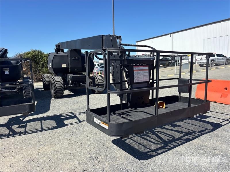 JLG 800A 4WD Dual Fuel Articulating Boom Lift Articulated boom lifts