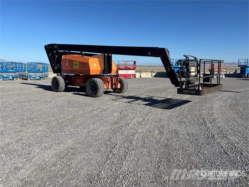 JLG 800A 4WD Dual Fuel Articulating Boom Lift 曲臂高空作業車