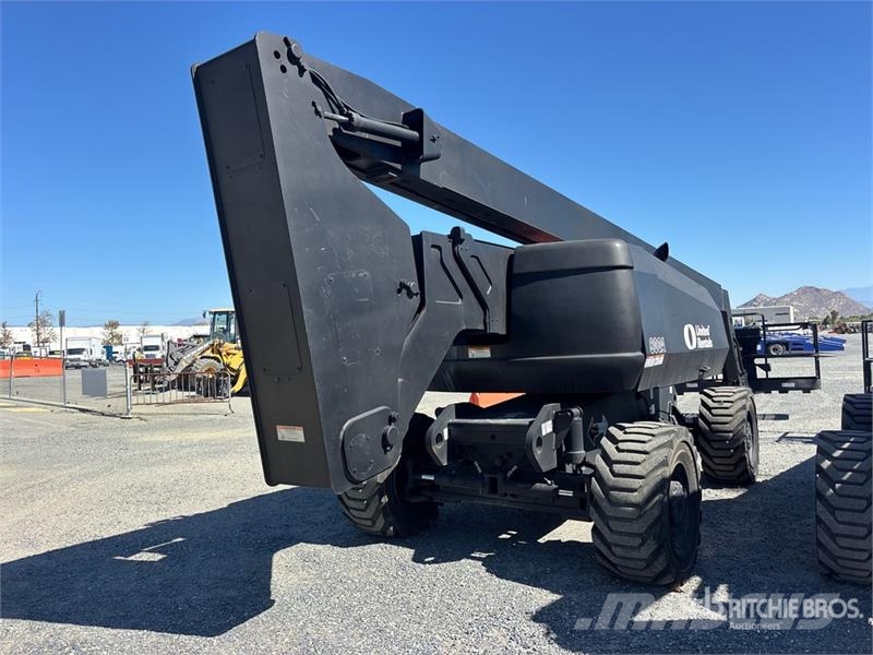 JLG 800A 4WD Dual Fuel Articulating Boom Lift Articulated boom lifts