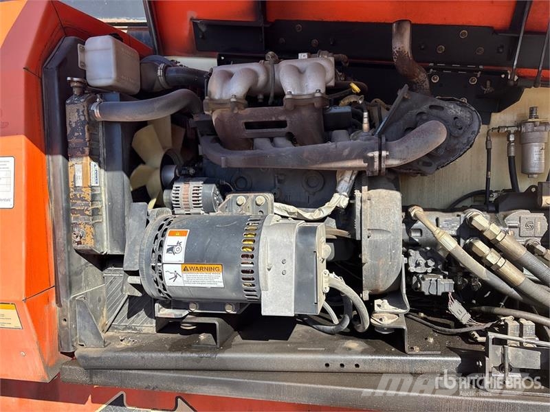 JLG 800A 4WD Dual Fuel Articulating Boom Lift 曲臂高空作業車