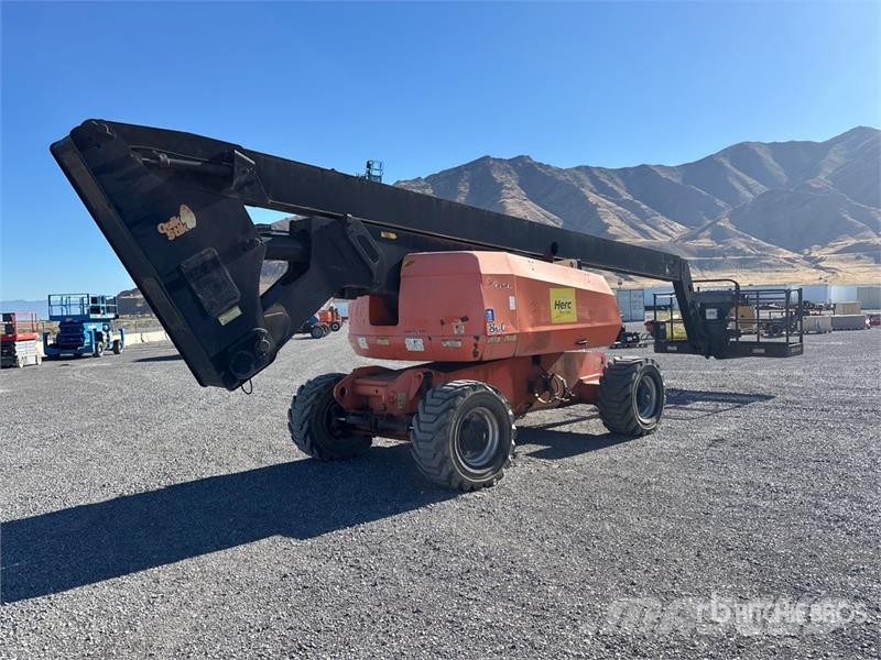 JLG 800A 4WD Dual Fuel Articulating Boom Lift 曲臂高空作業車