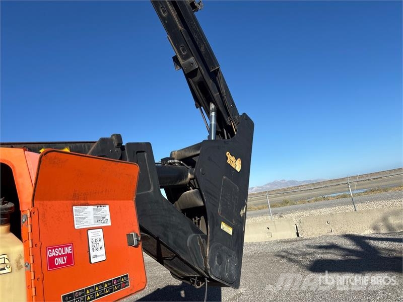 JLG 800A 4WD Dual Fuel Articulating Boom Lift 曲臂高空作業車