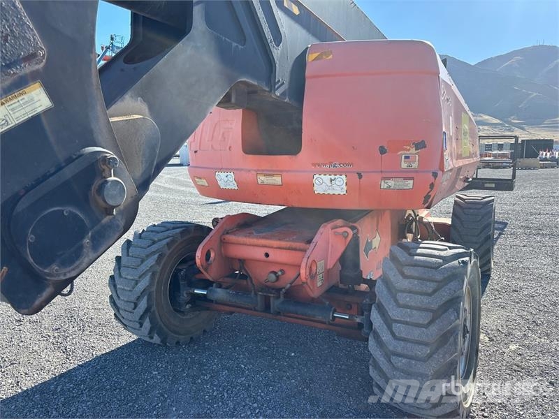 JLG 800A 4WD Dual Fuel Articulating Boom Lift 曲臂高空作業車