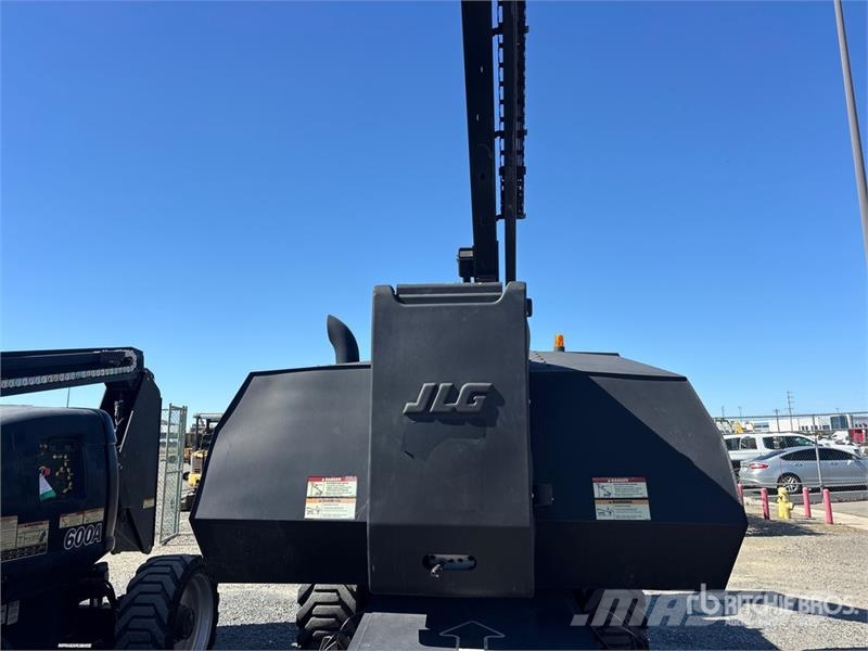 JLG 800A 4WD Dual Fuel Articulating Boom Lift Articulated boom lifts