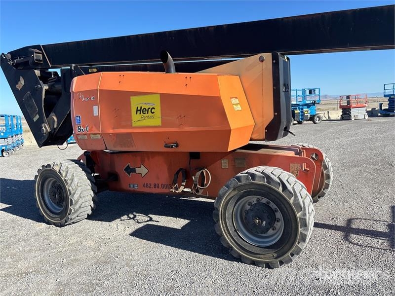 JLG 800A 4WD Dual Fuel Articulating Boom Lift 曲臂高空作業車
