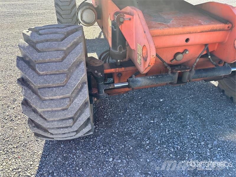 JLG 800A 4WD Dual Fuel Articulating Boom Lift 曲臂高空作業車