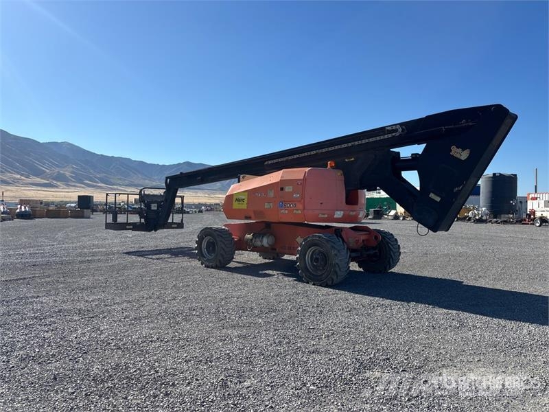 JLG 800A 4WD Dual Fuel Articulating Boom Lift 曲臂高空作業車