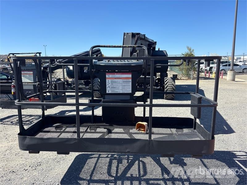 JLG 800A 4WD Dual Fuel Articulating Boom Lift Articulated boom lifts