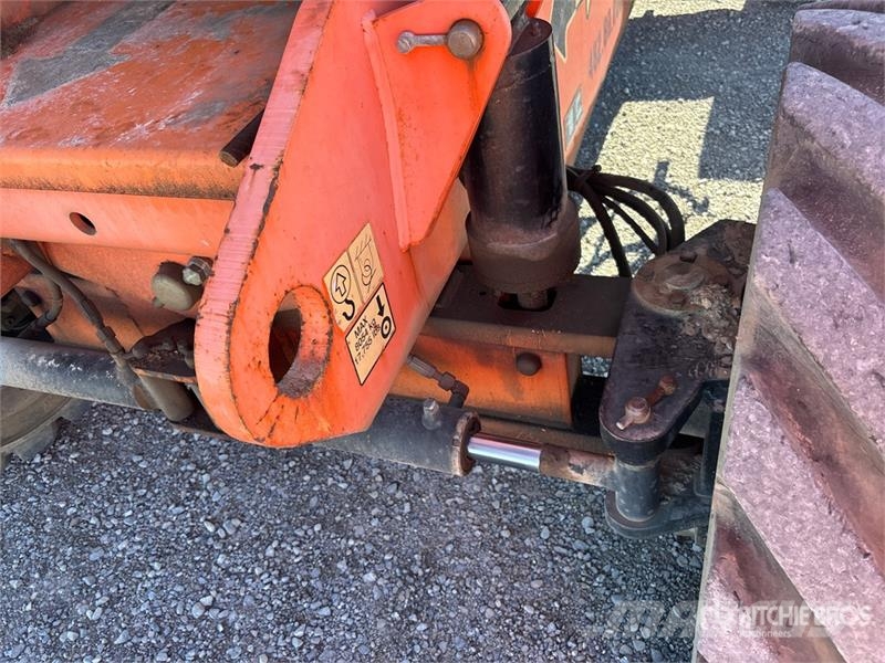 JLG 800A 4WD Dual Fuel Articulating Boom Lift 曲臂高空作業車