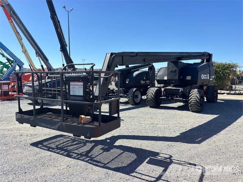 JLG 800A 4WD Dual Fuel Articulating Boom Lift Articulated boom lifts