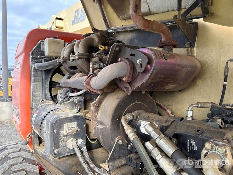JLG 800AJ 4WD Dual Fuel Articulating Boom Lift Articulated boom lifts